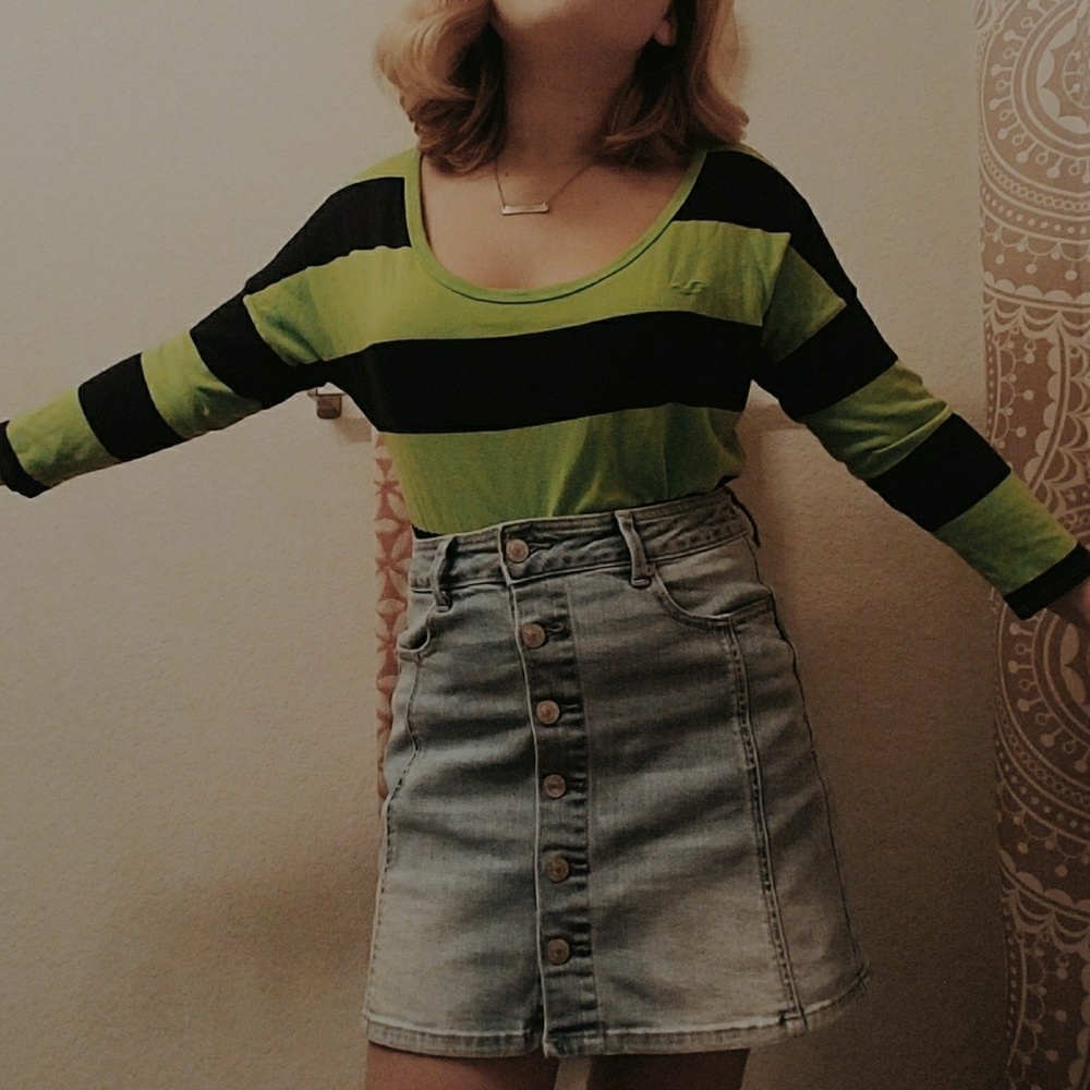 light green and dark blue Hollister top